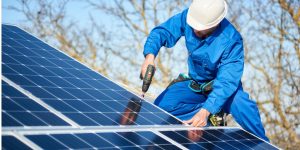Installation Maintenance Panneaux Solaires Photovoltaïques à Frise